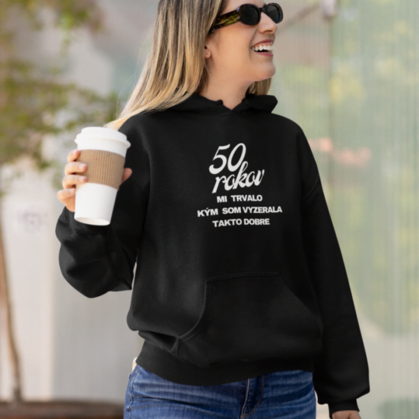 Mikina s potlačou – 50 rokov mi trvalo kým som vyzerala takto dobre
